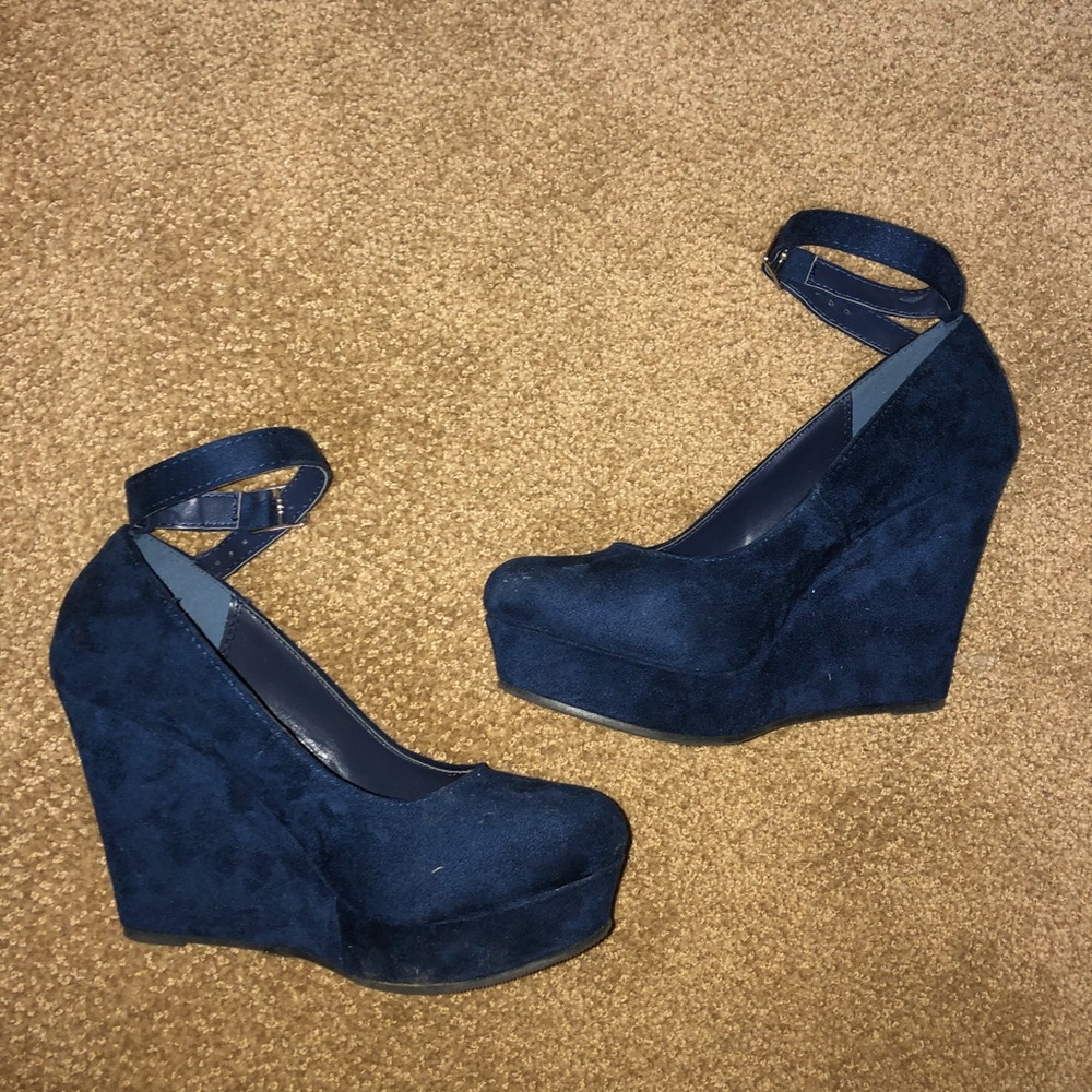 SODA suede navy blue wedges